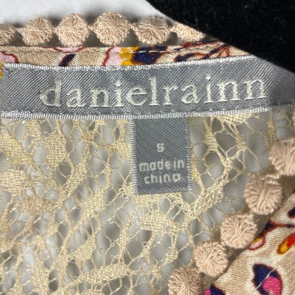 NWT, Daniel Rainn, Size Small, Pink Crochet Trim Blouse, Lace Sleeves, Floral - Picture 2 of 8